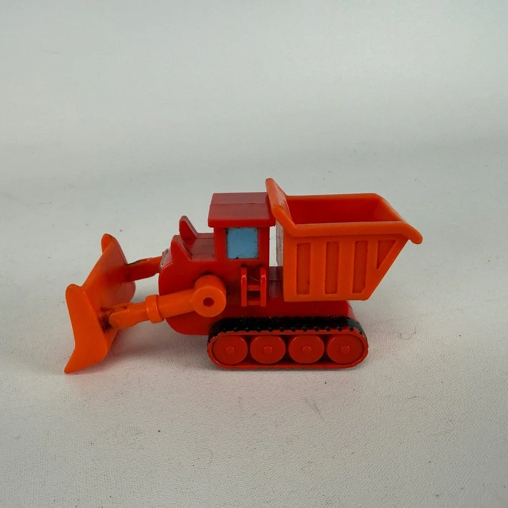 2001 Bob the Builder Muck Toy Vehicle Hasbro HIT Entertainment Red Orange